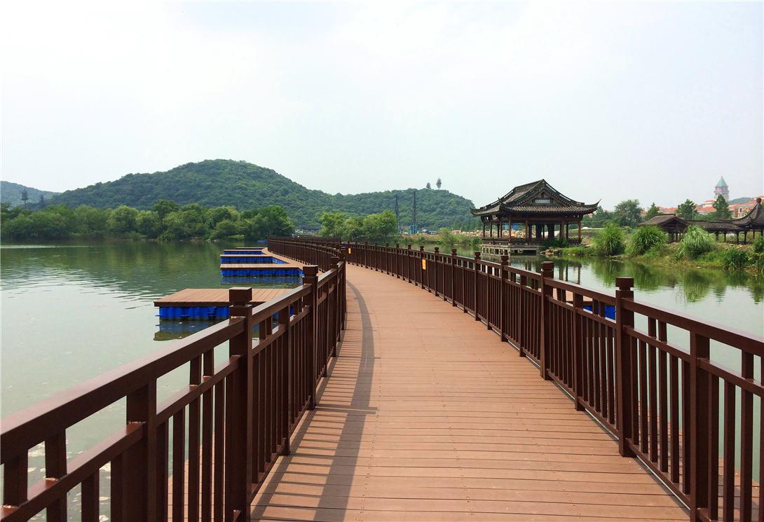 浙江杭州湘湖風(fēng)景區(qū)高檔浮橋