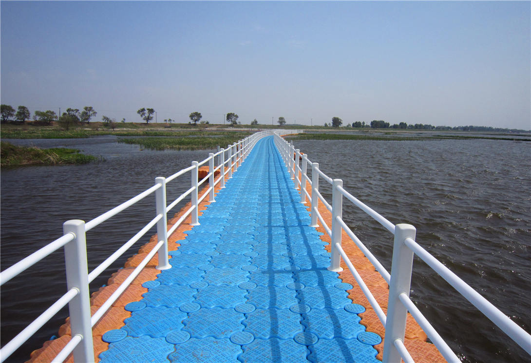 哈爾濱松花江民主濕地大型浮橋