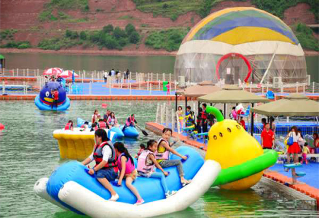 云南綏江縣金沙江水上漂浮大型綜合游樂園