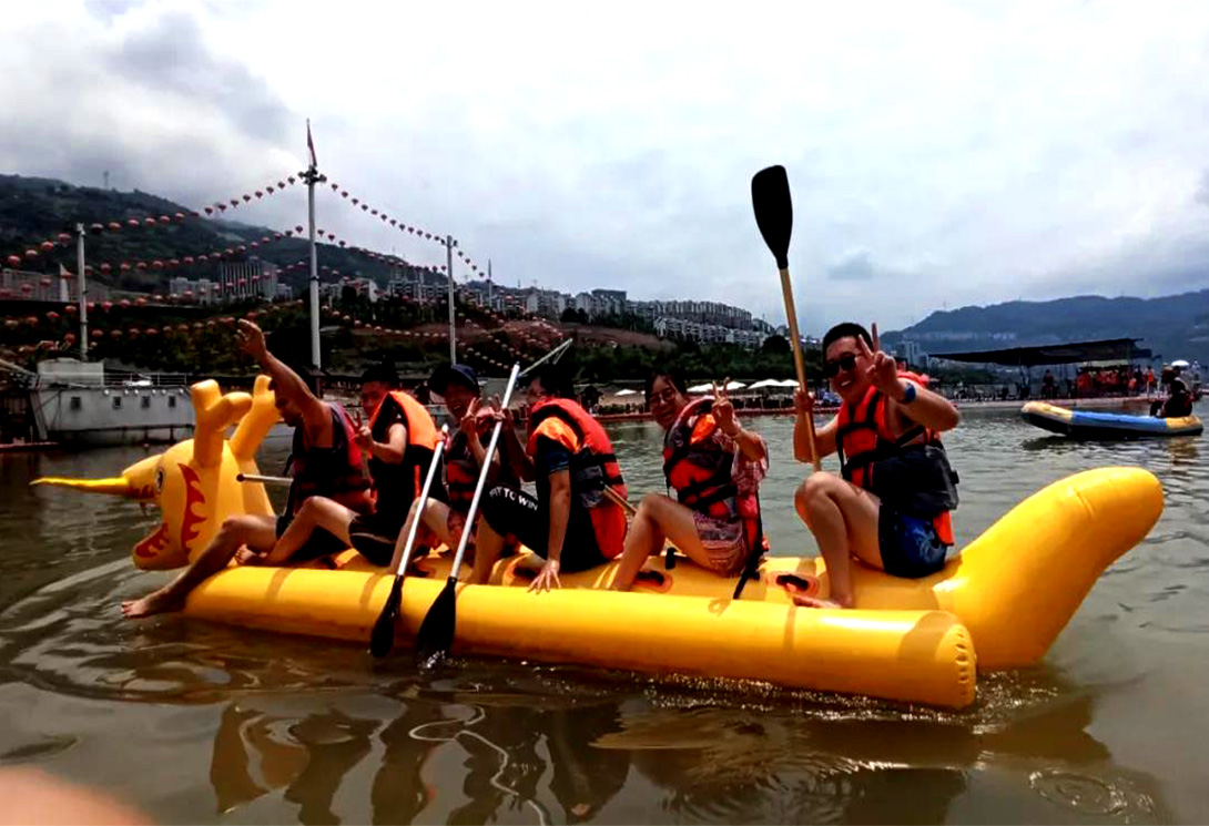 云南綏江縣金沙江水上漂浮大型綜合游樂園