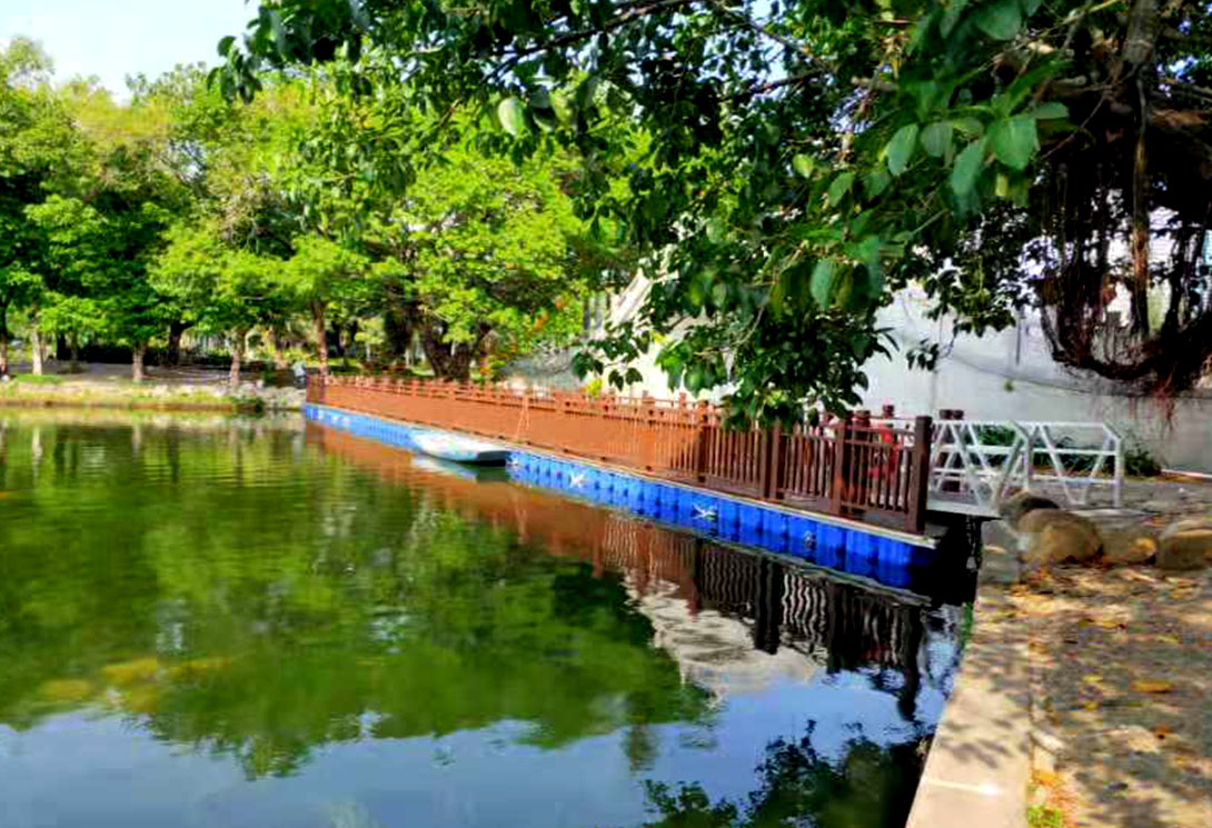 深圳荔枝公園水上浮橋