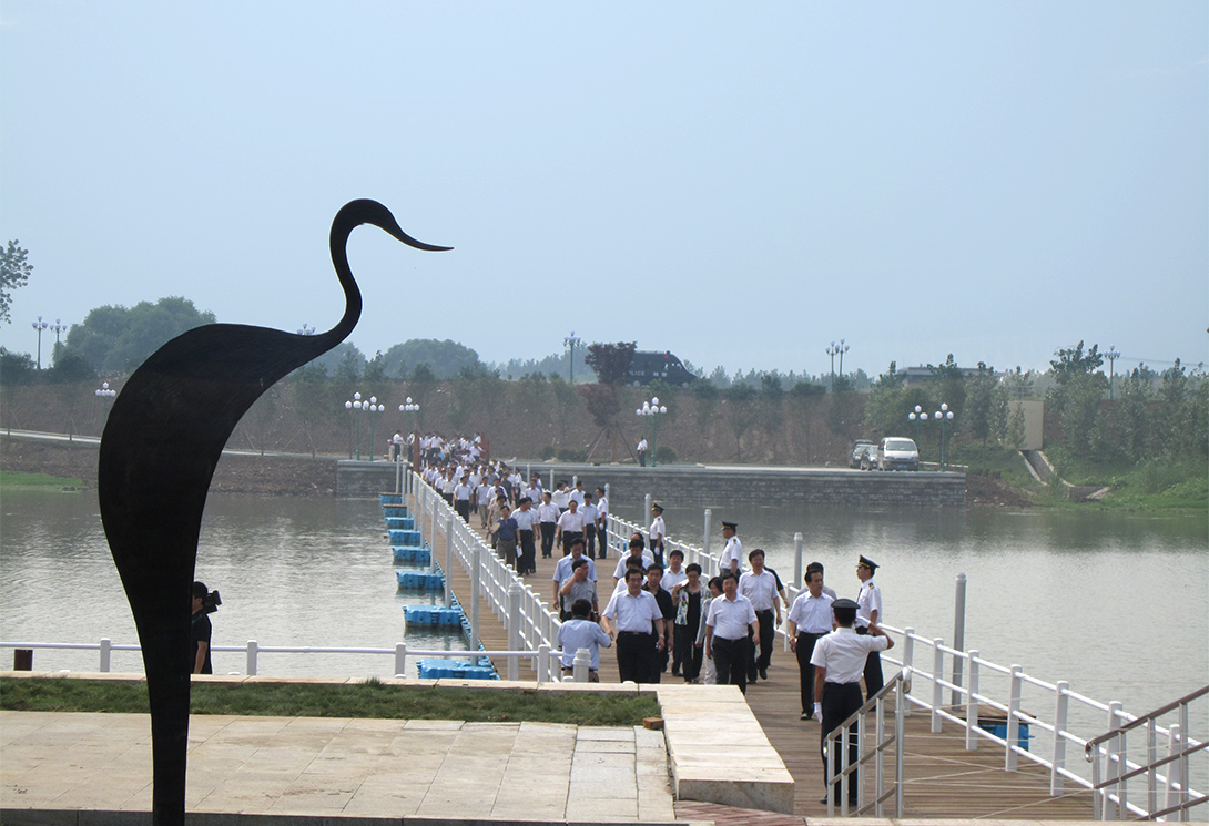 山東微山湖濕地公園水上高爾夫電瓶車浮橋