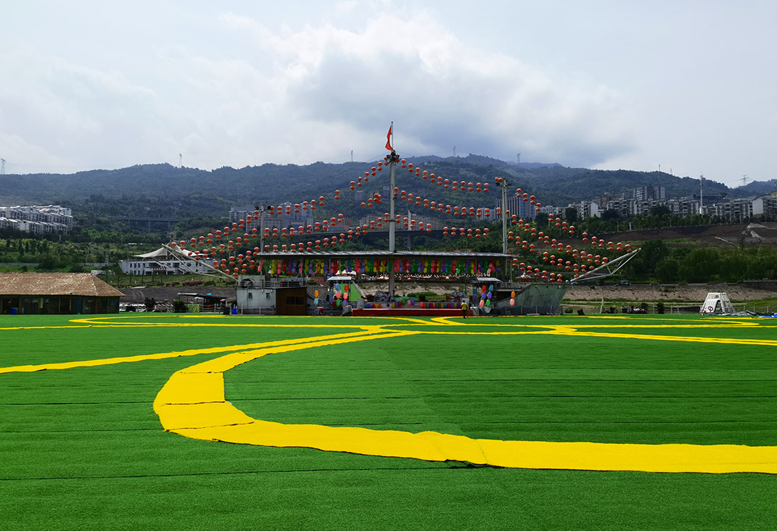 云南綏江縣金沙江水上漂浮大型綜合游樂園