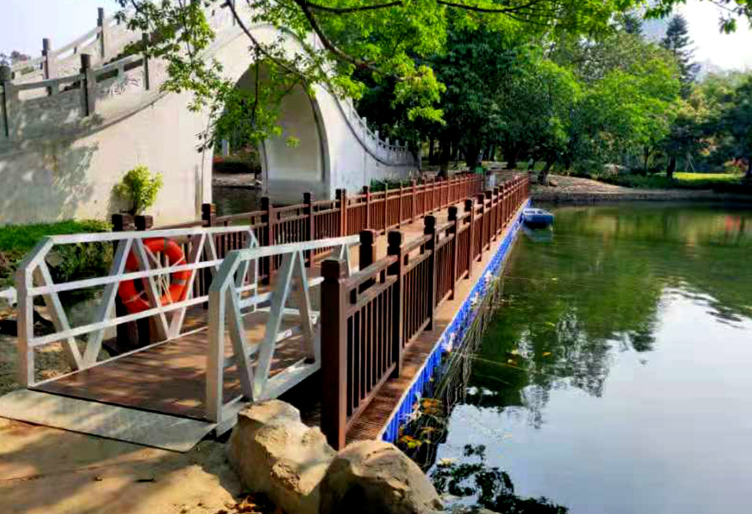 深圳荔枝公園水上浮橋