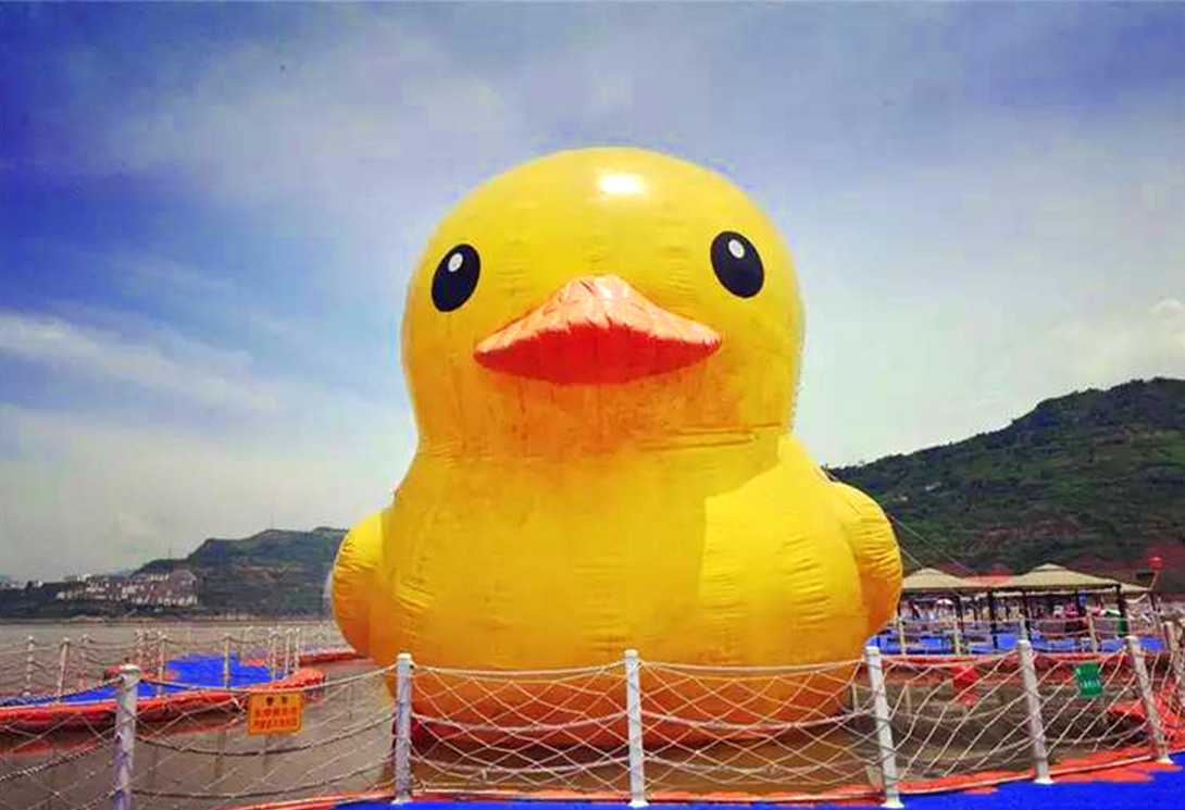 云南綏江縣金沙江水上漂浮大型綜合游樂園