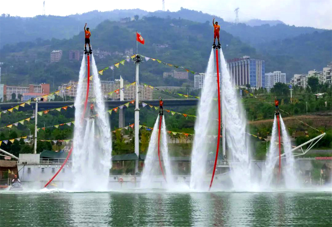 云南綏江縣金沙江水上漂浮大型綜合游樂園
