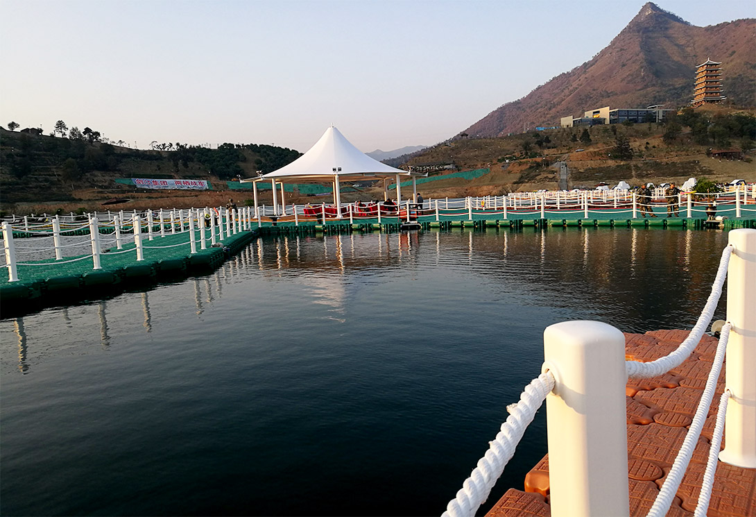 貴州羅甸水上大型漂浮樂園
