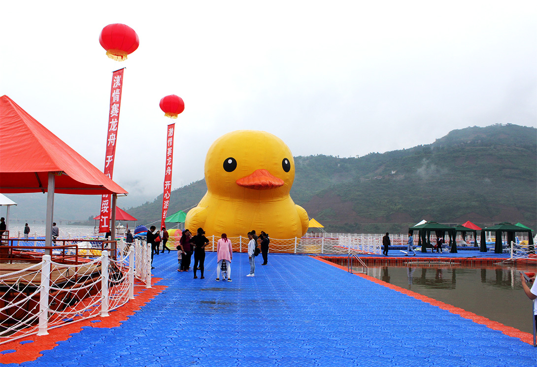 云南綏江縣金沙江水上漂浮大型綜合游樂園