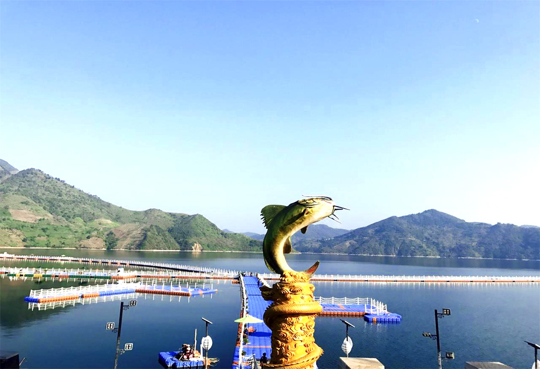 貴州羅甸水上大型漂浮樂(lè)園