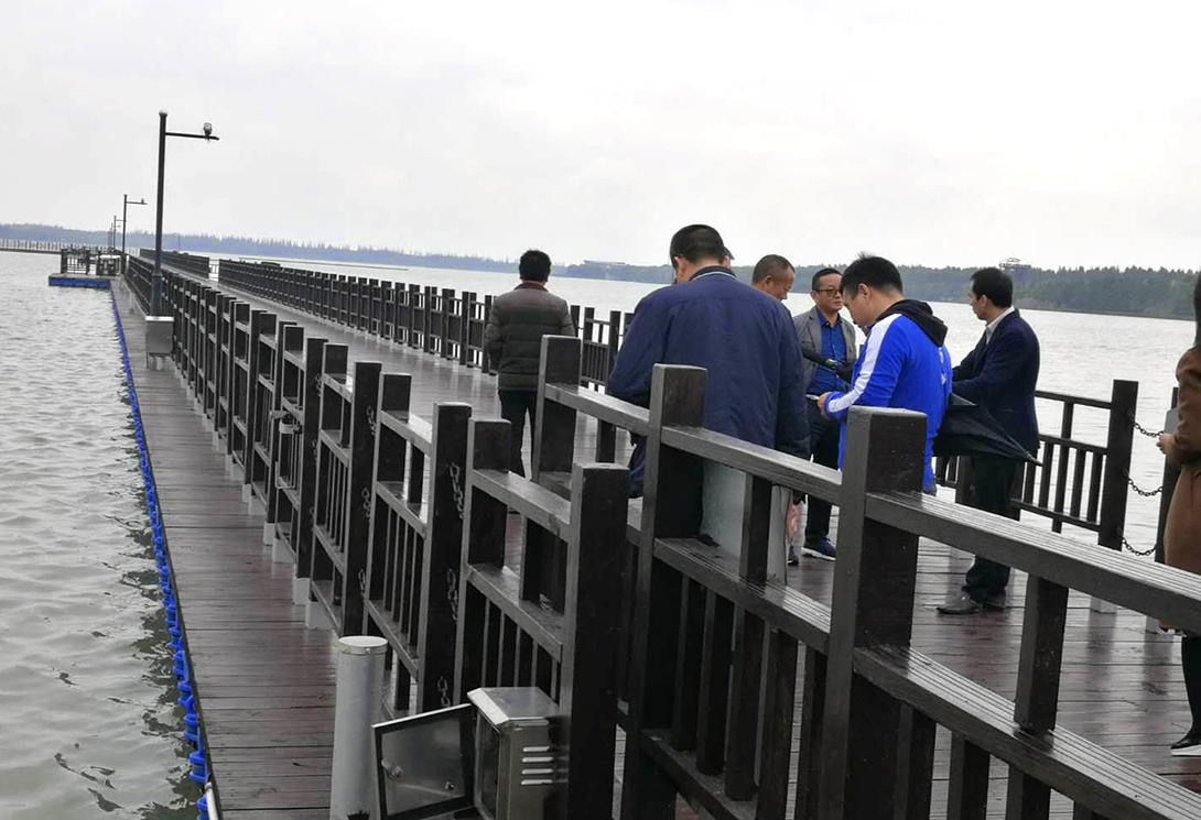 上海崇明區明珠湖公園500米大型浮橋
