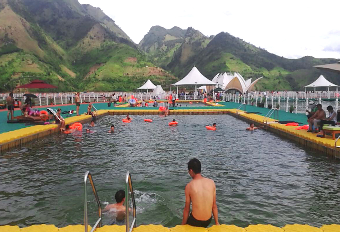 貴州羅甸水上大型漂浮樂園