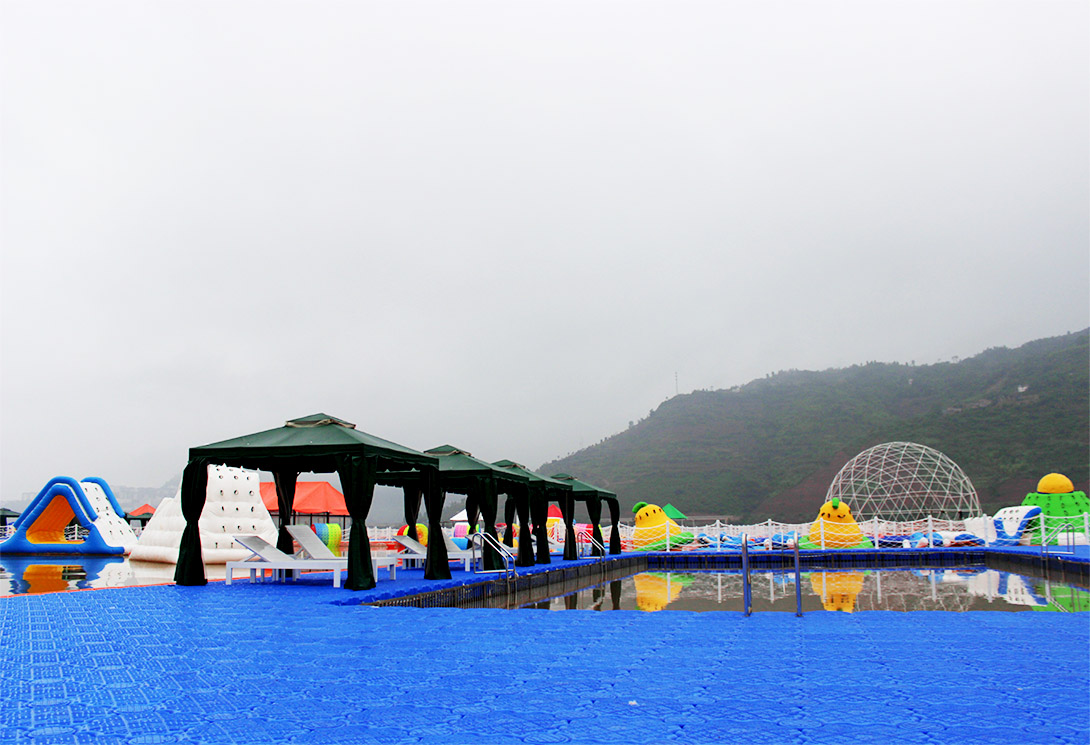 云南綏江縣金沙江水上漂浮大型綜合游樂園