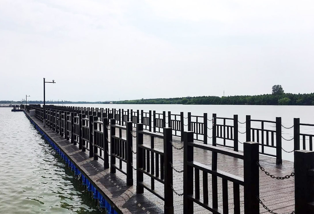 上海崇明區明珠湖公園500米大型浮橋