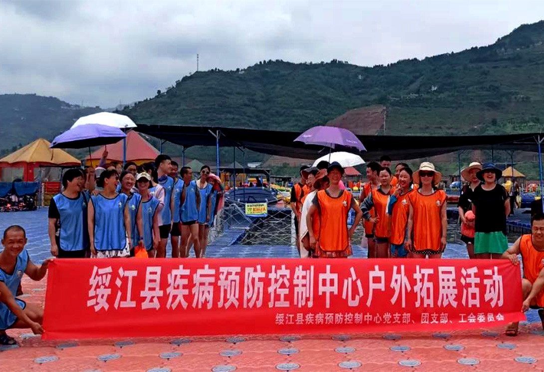 云南綏江縣金沙江水上漂浮大型綜合游樂園