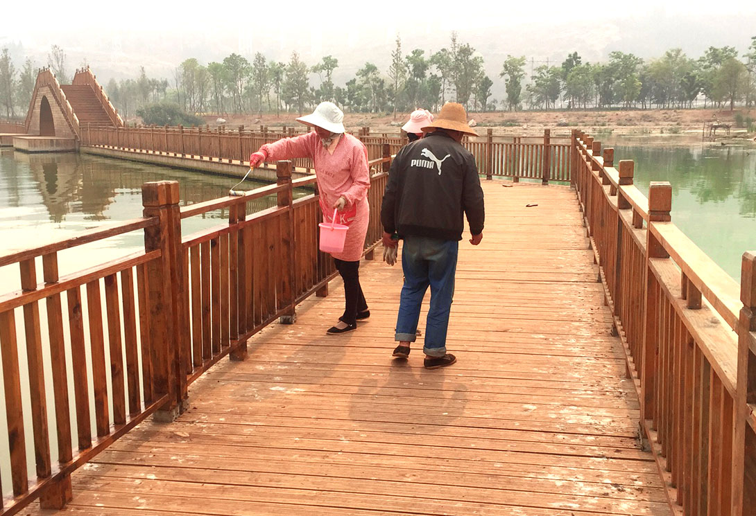 云南玉溪星云湖拱形水上浮橋