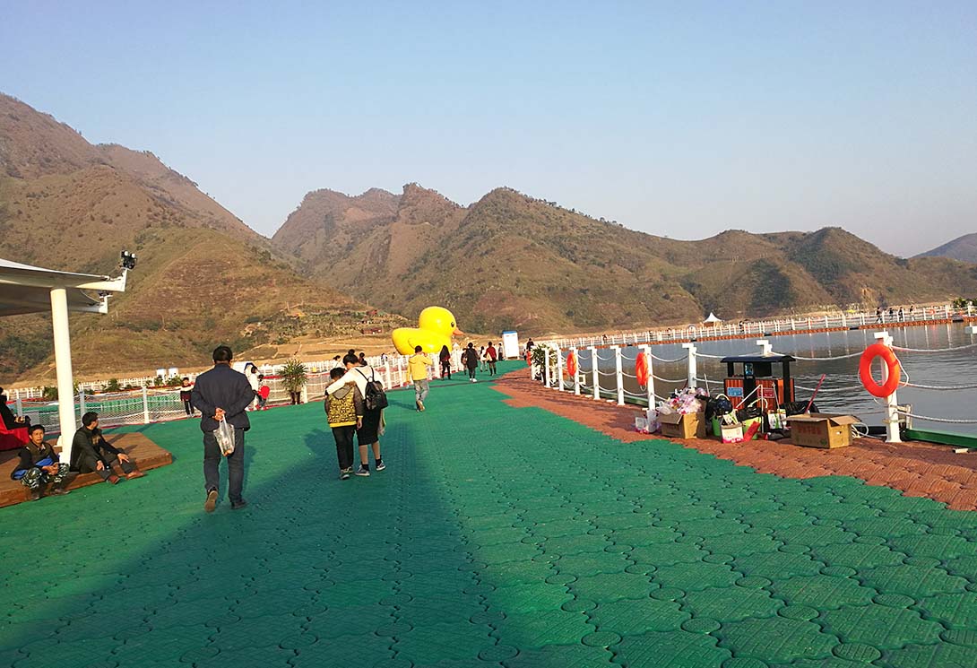 貴州羅甸水上大型漂浮樂園