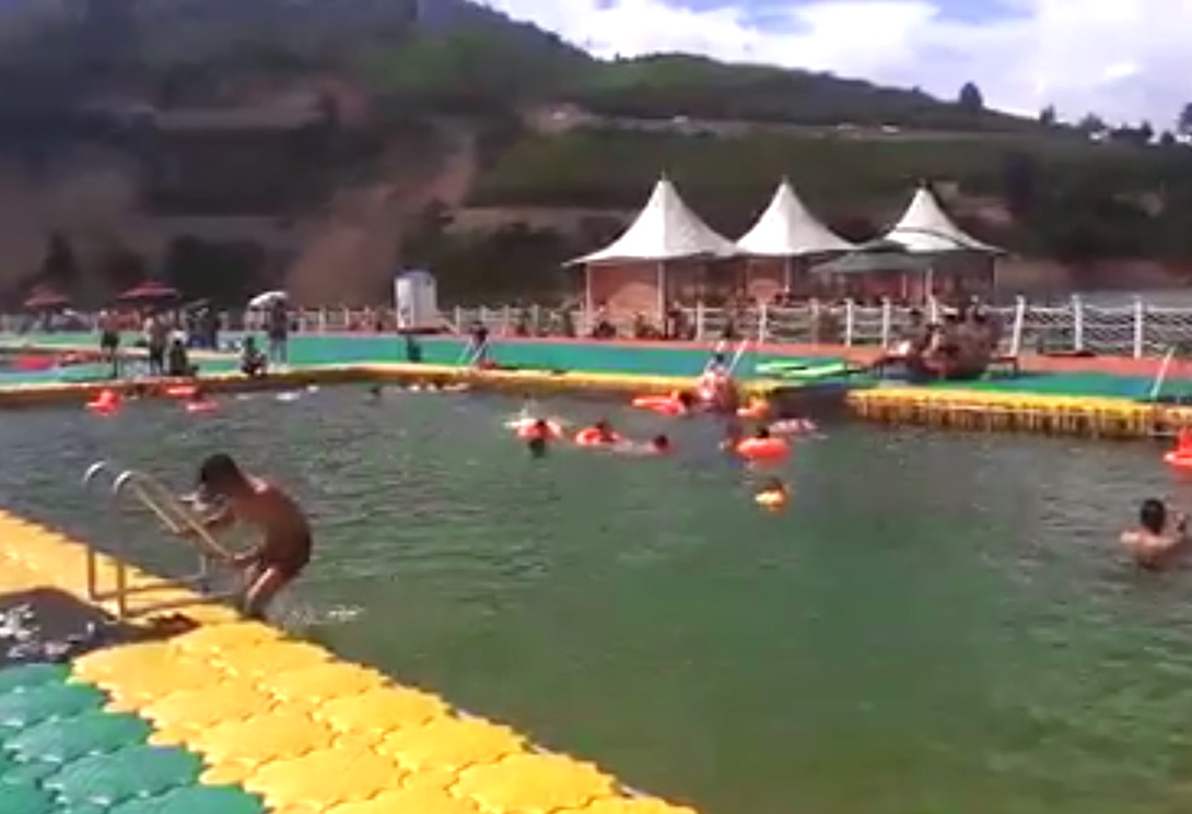  貴州羅甸水上大型漂浮樂園