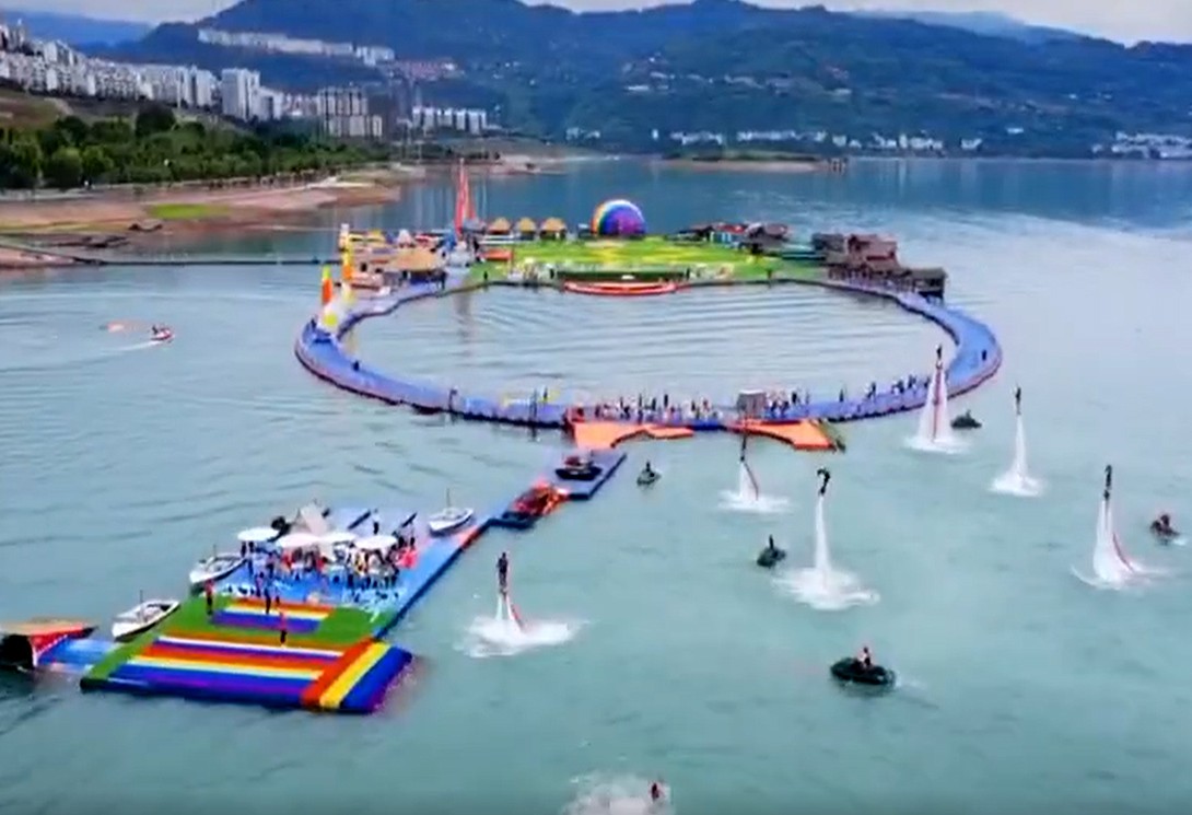 云南綏江縣金沙江水上漂浮大型綜合游樂園