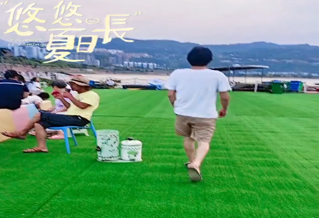 云南綏江縣金沙江水上漂浮大型綜合游樂園