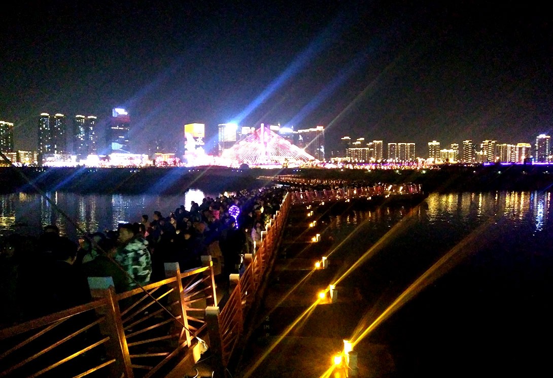 南充“印象嘉陵江”江上大型鋼結構文化浮橋