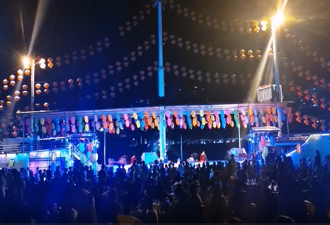 云南綏江縣金沙江水上漂浮大型綜合游樂園