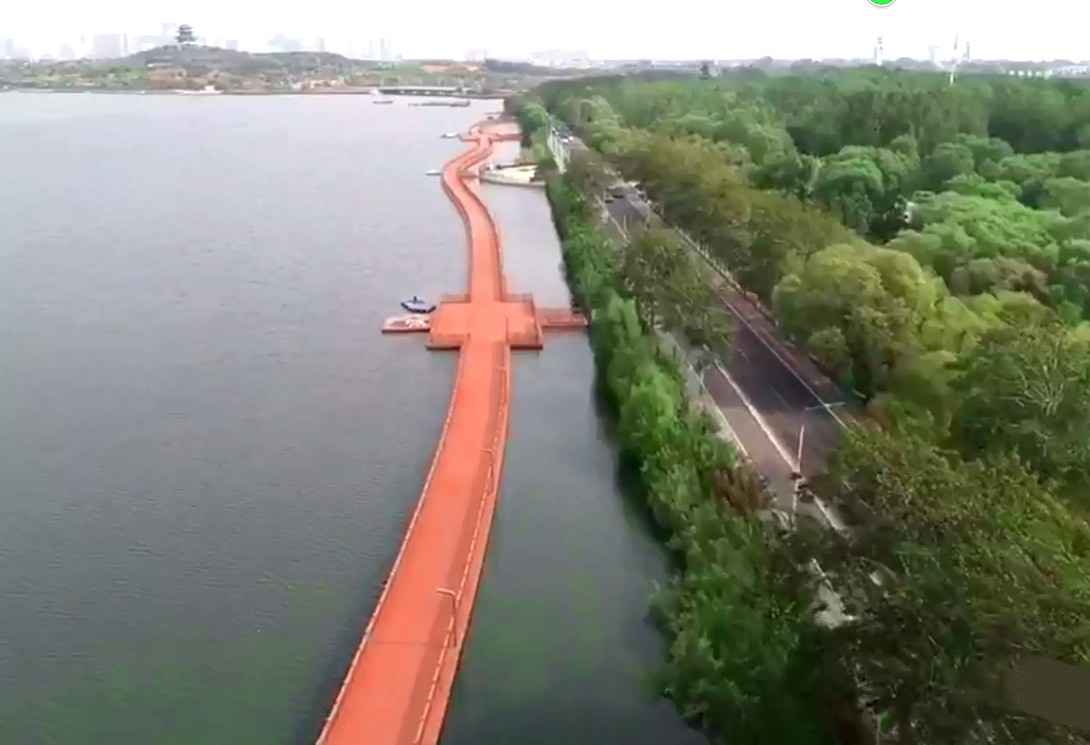河北唐山南湖公園1400米電瓶車觀光浮橋