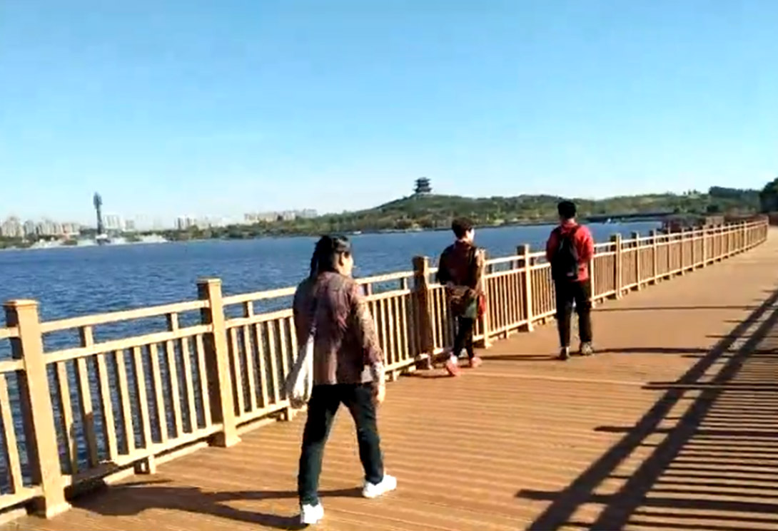 河北唐山南湖1400米高爾夫電瓶車浮橋