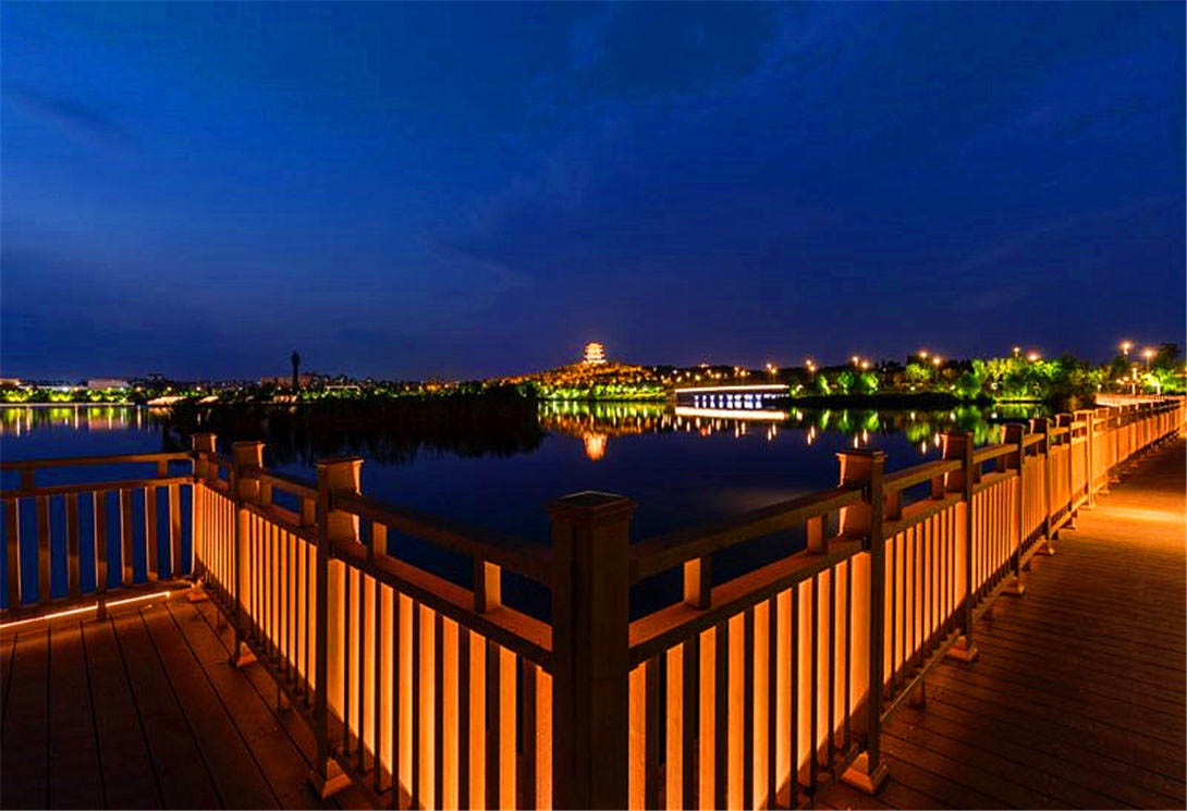 河北唐山1400米水上觀光浮橋夜景