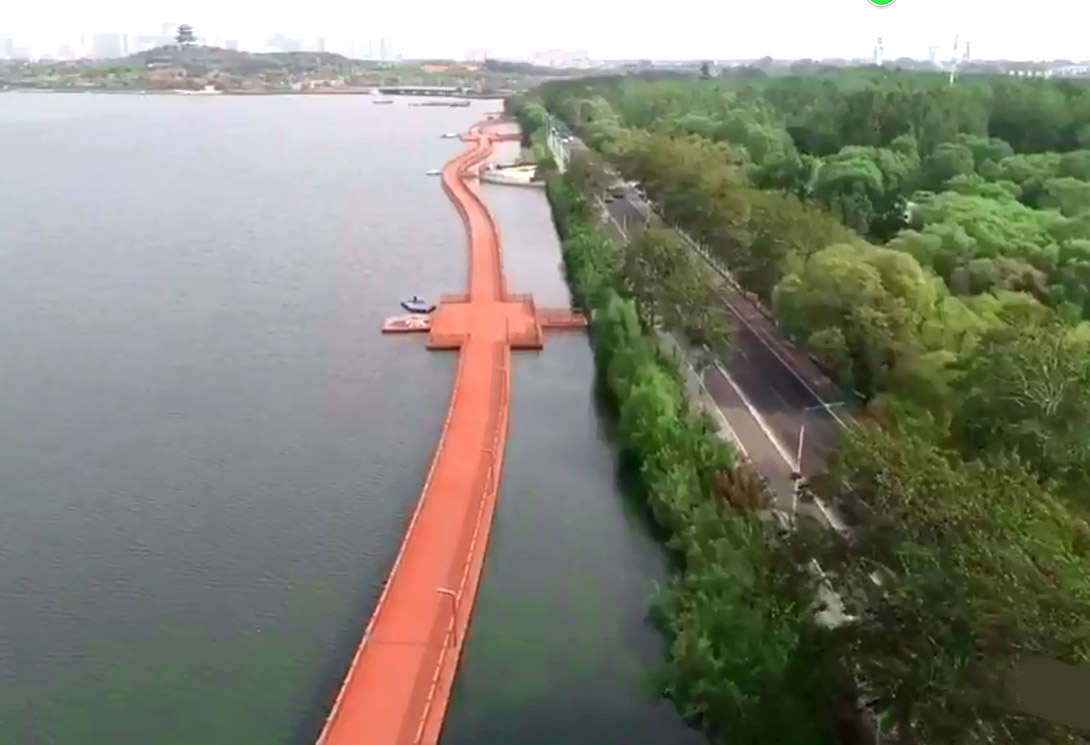 河北唐山南湖公園1400米電瓶車觀光浮橋