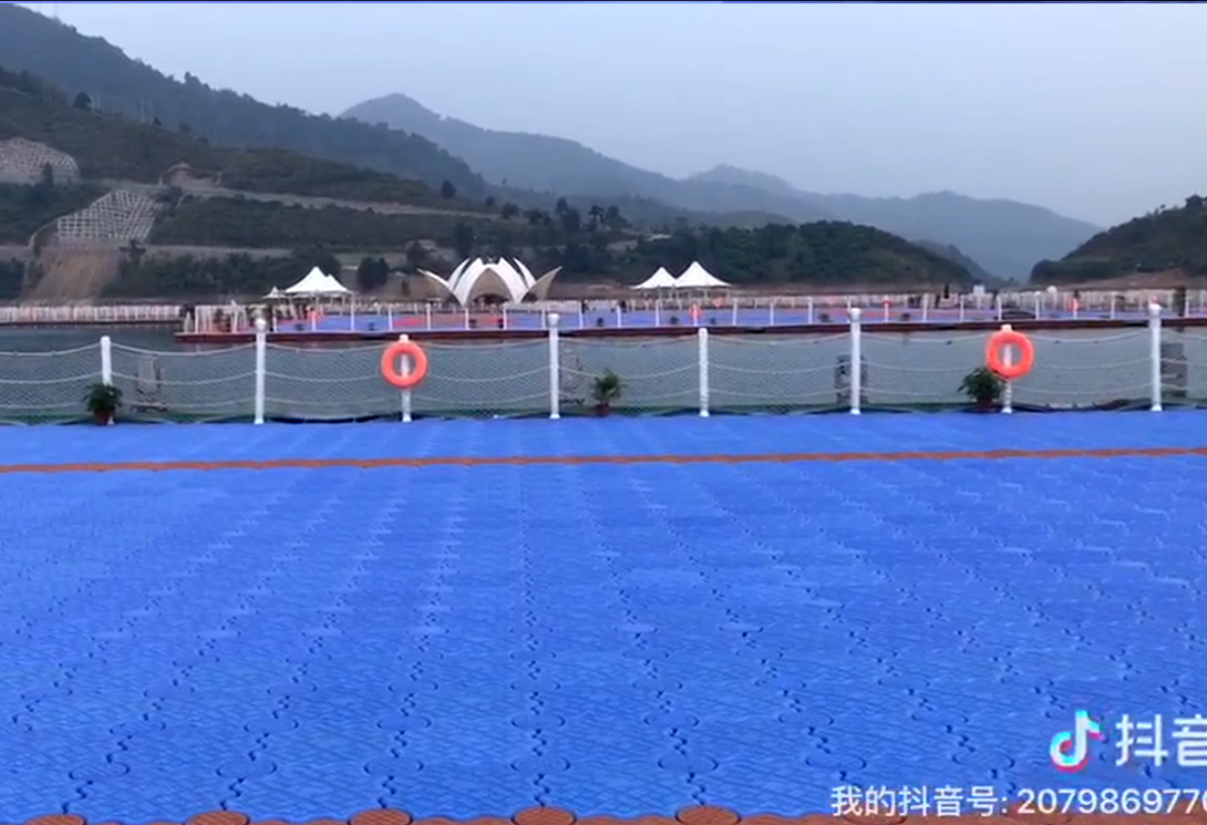 貴州羅甸水上大型漂浮樂園