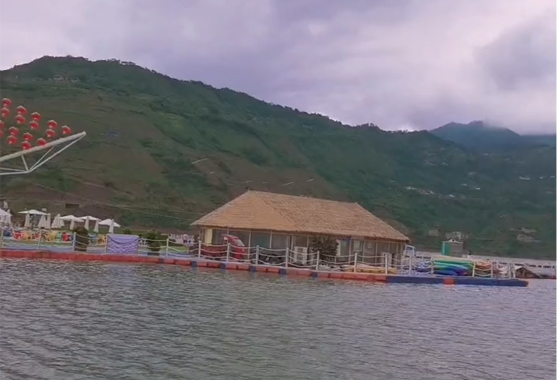 云南綏江縣金沙江水上漂浮大型綜合游樂園