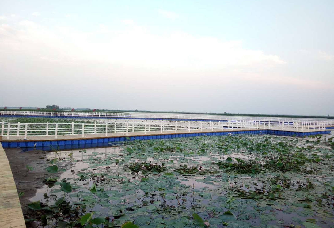 吉林松原查干湖景區(qū)水上浮橋和游艇碼頭