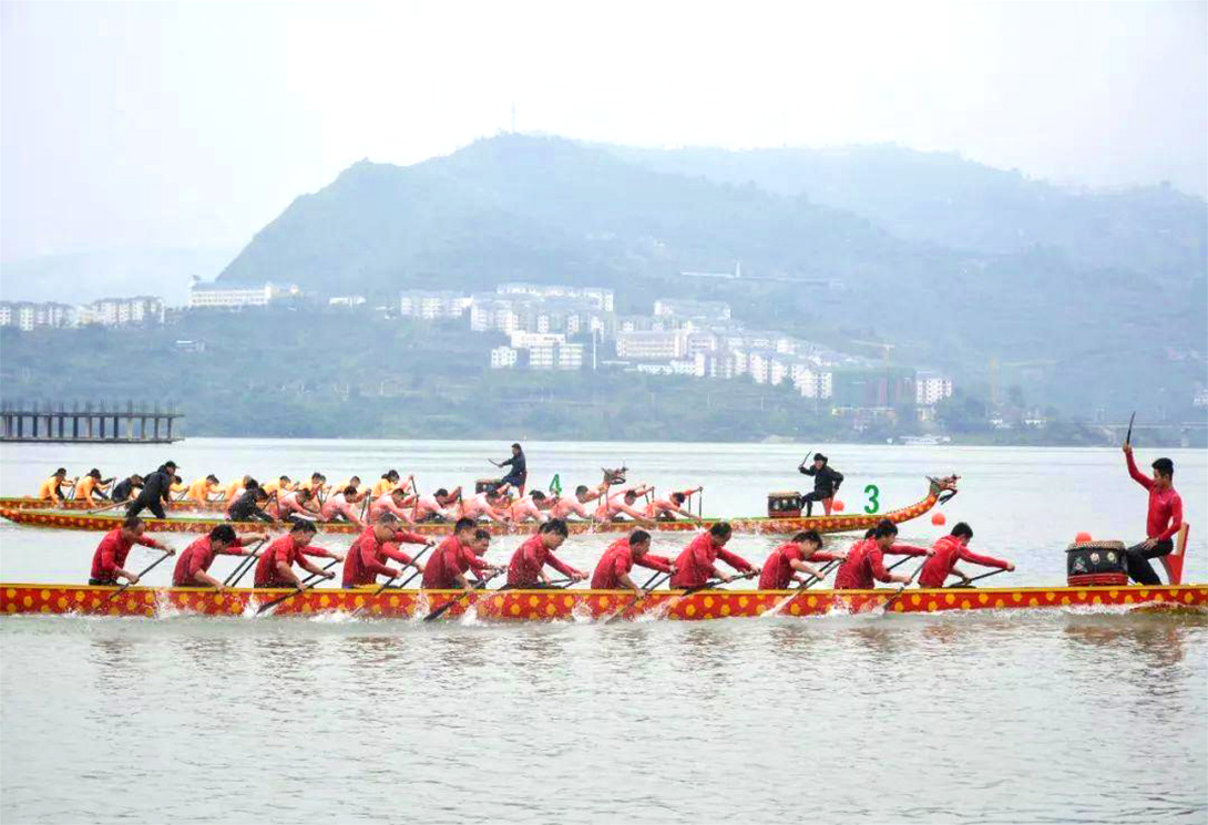 云南綏江縣金沙江水上漂浮大型綜合游樂園