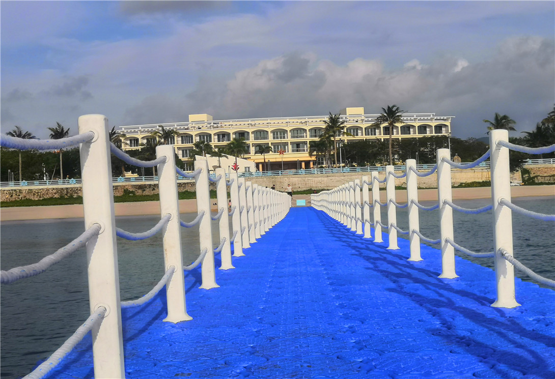 三亞海軍基地海上漂浮游泳訓(xùn)練場