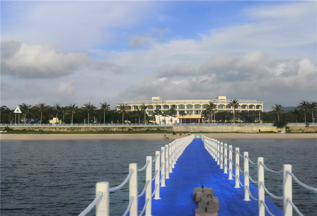 三亞海軍基地海上漂浮游泳訓(xùn)練場