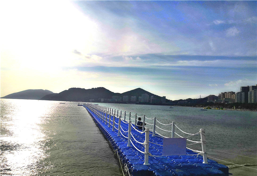 三亞海軍基地海上漂浮游泳訓(xùn)練場