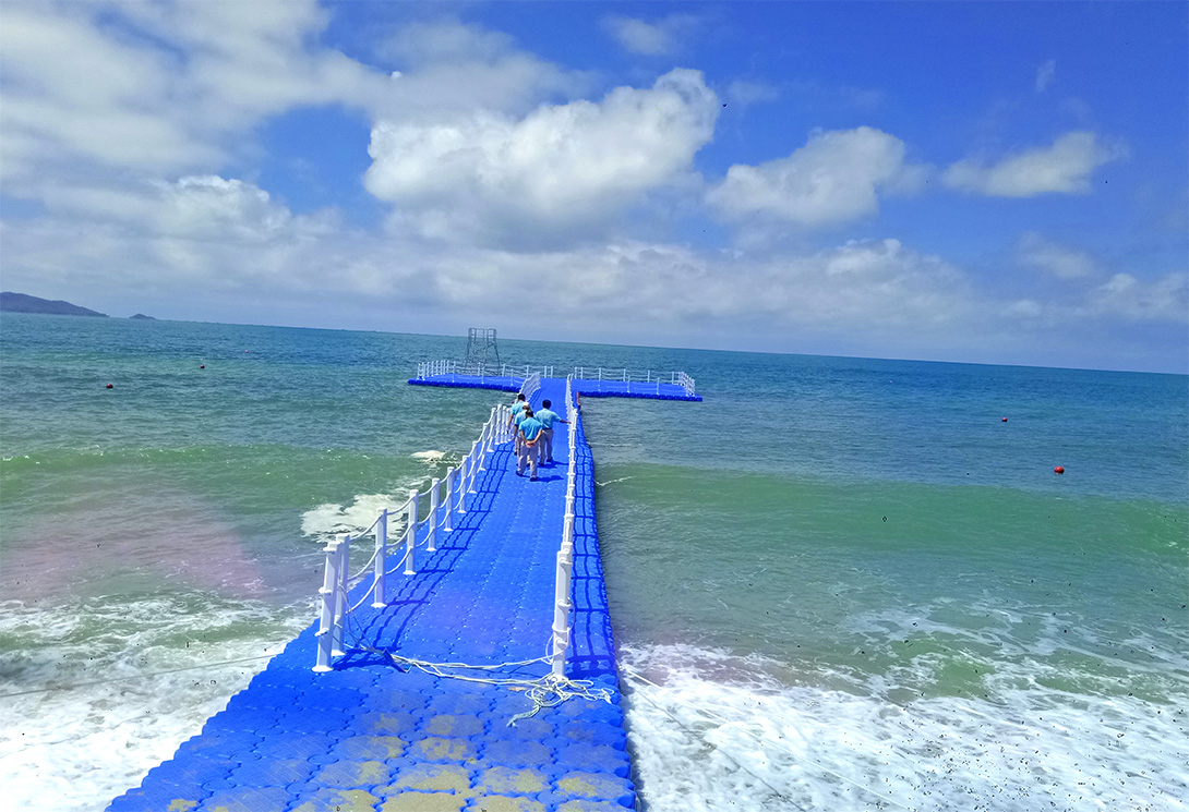 三亞海軍基地海上漂浮游泳訓(xùn)練場