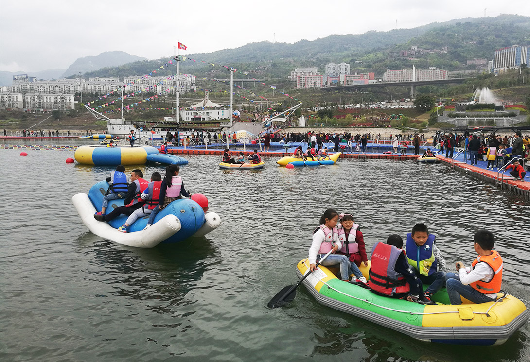 云南綏江縣金沙江水上漂浮大型綜合游樂園