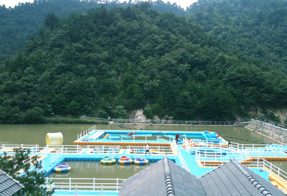 浙江臨安大名湖山頂游泳池和水上樂園