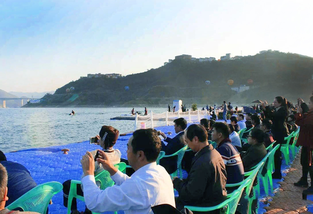 貴州羅甸水上大型漂浮泳池