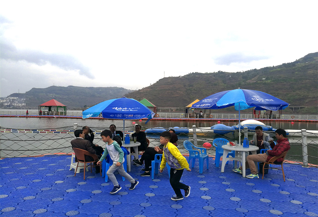 云南綏江縣金沙江水上漂浮大型綜合游樂(lè)園