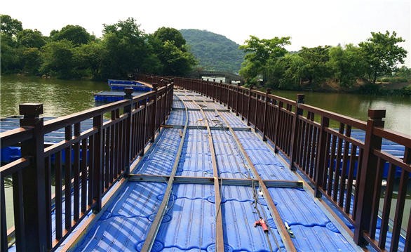 浙江湘湖水上浮橋施工現場