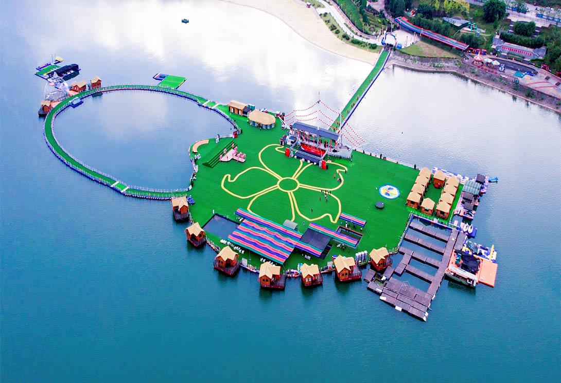 云南綏江縣金沙江水上漂浮大型綜合游樂園