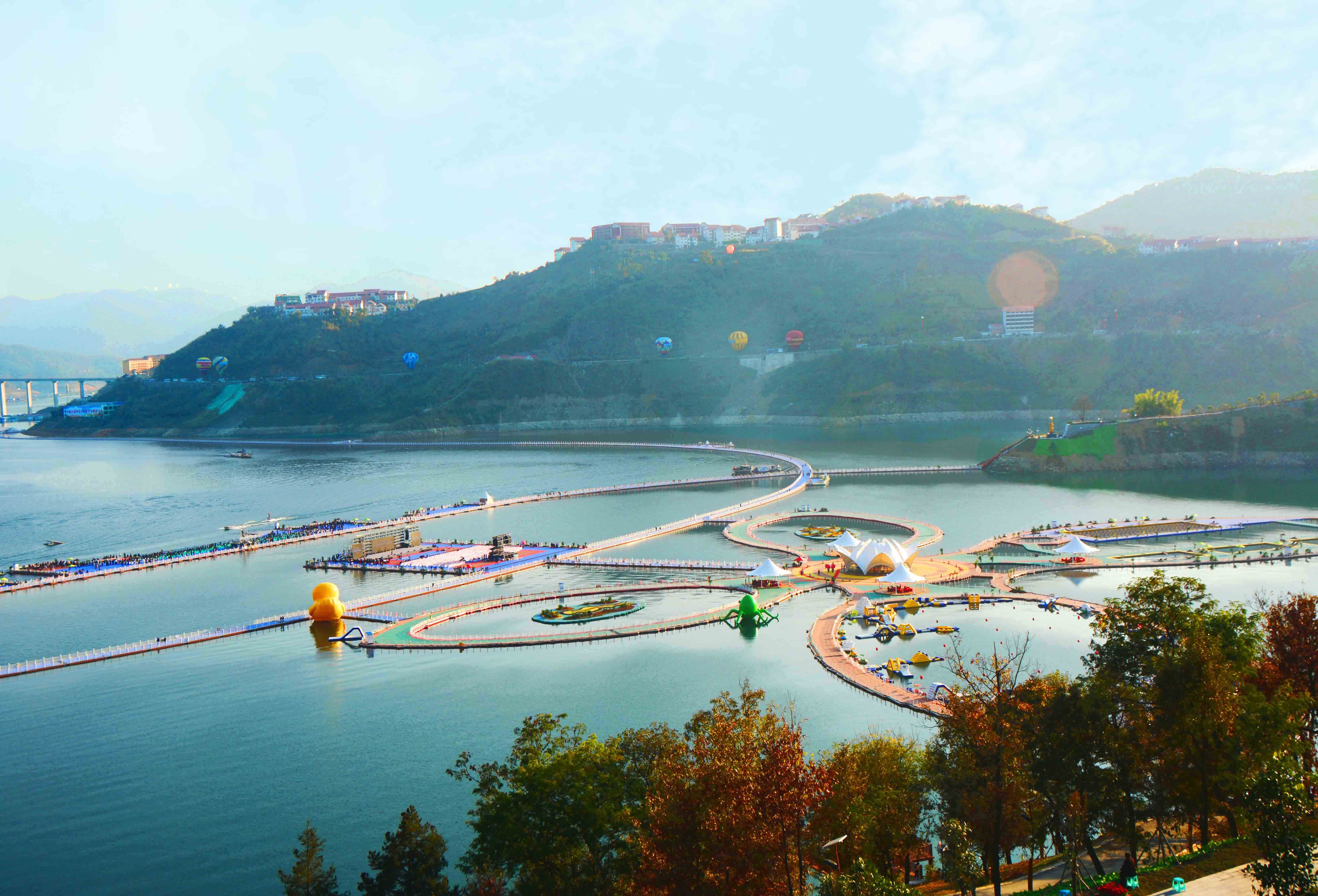 貴州羅甸水上大型漂浮樂園