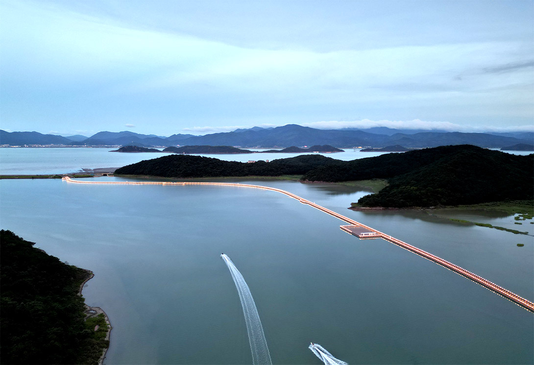 寧波海上2703.51米新一代行浸式車行景觀浮橋