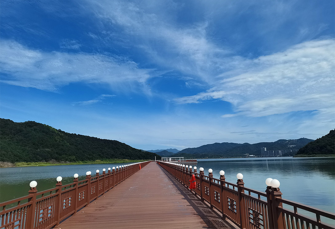寧波海上2703.51米新一代行浸式車行景觀浮橋