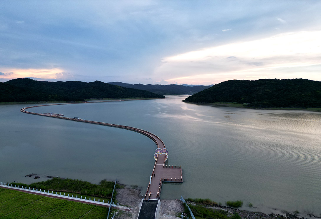 寧波海上2703.51米新一代行浸式車行景觀浮橋