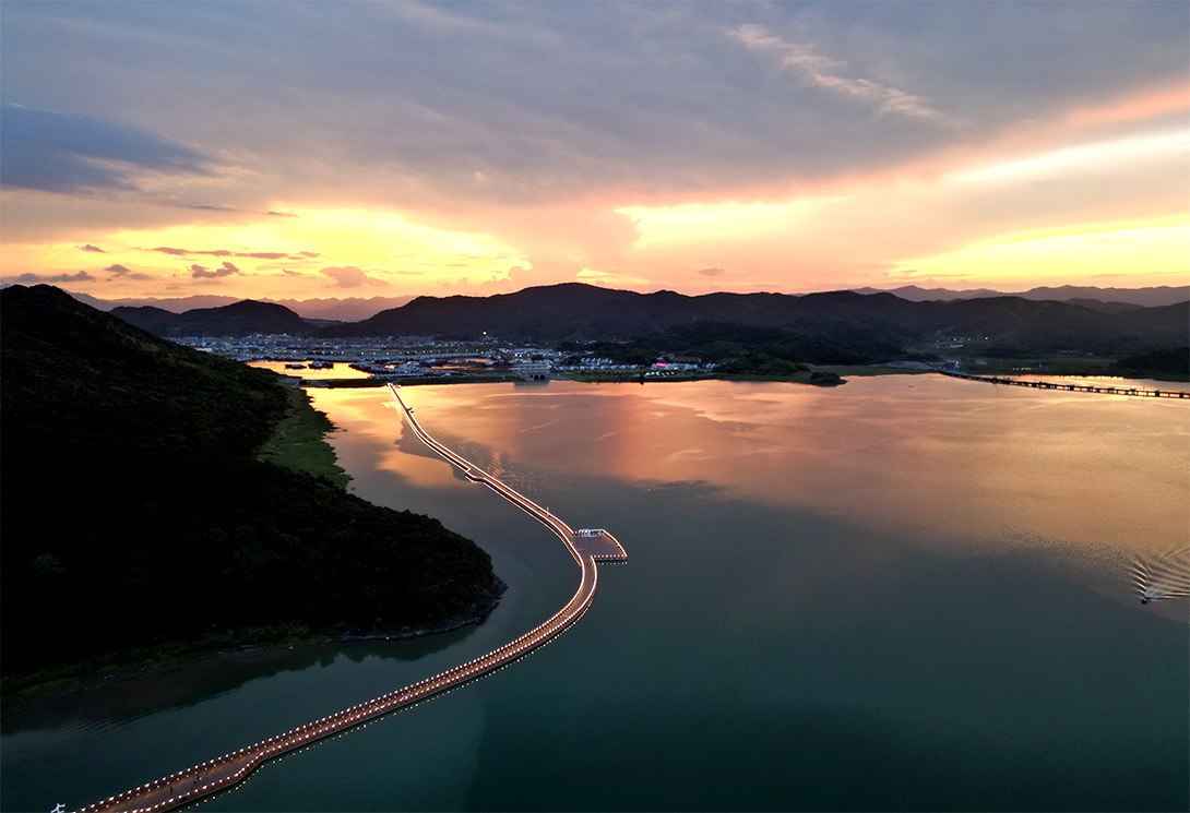 寧波海上2703.51米新一代行浸式車行景觀浮橋