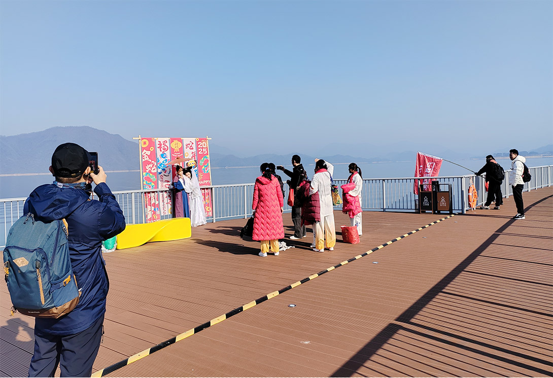 黃山區(qū)太平湖新一代文化景觀主題浮橋