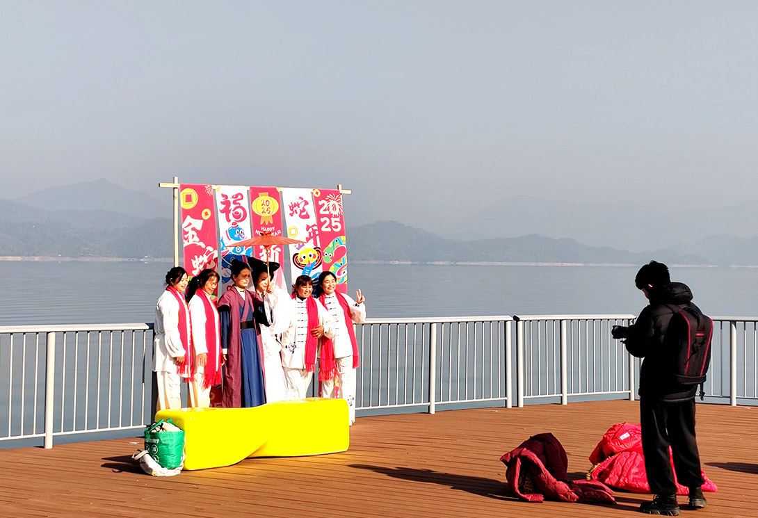 黃山區(qū)太平湖新一代文化景觀主題浮橋